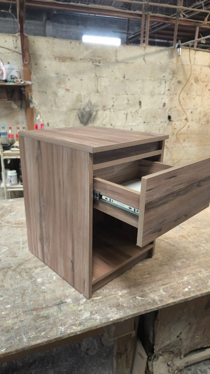 Mesa de Luz Moderna con Compartimentos Ocultos | Diseño elegante y funcional