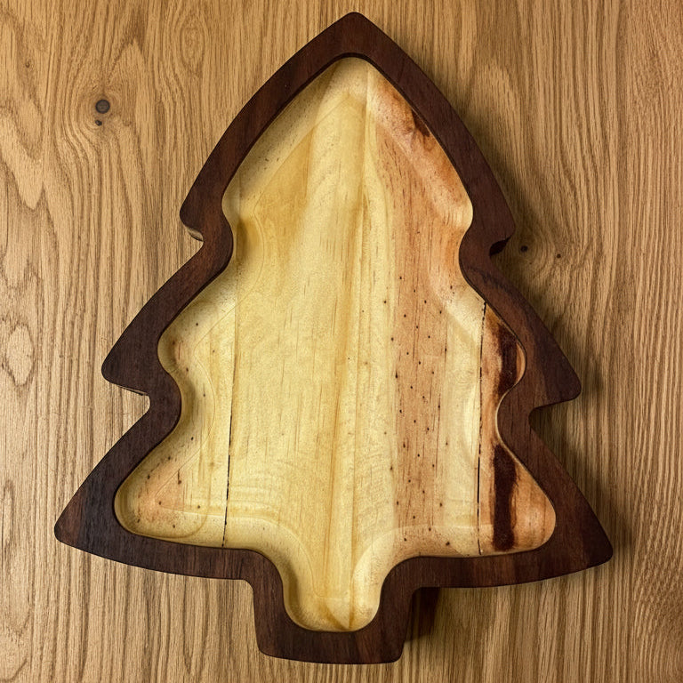 platito en forma de pino en madera sólida