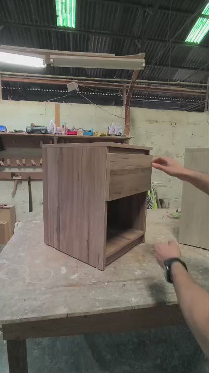 Mesa de Luz Moderna con Compartimentos Ocultos | Diseño elegante y funcional